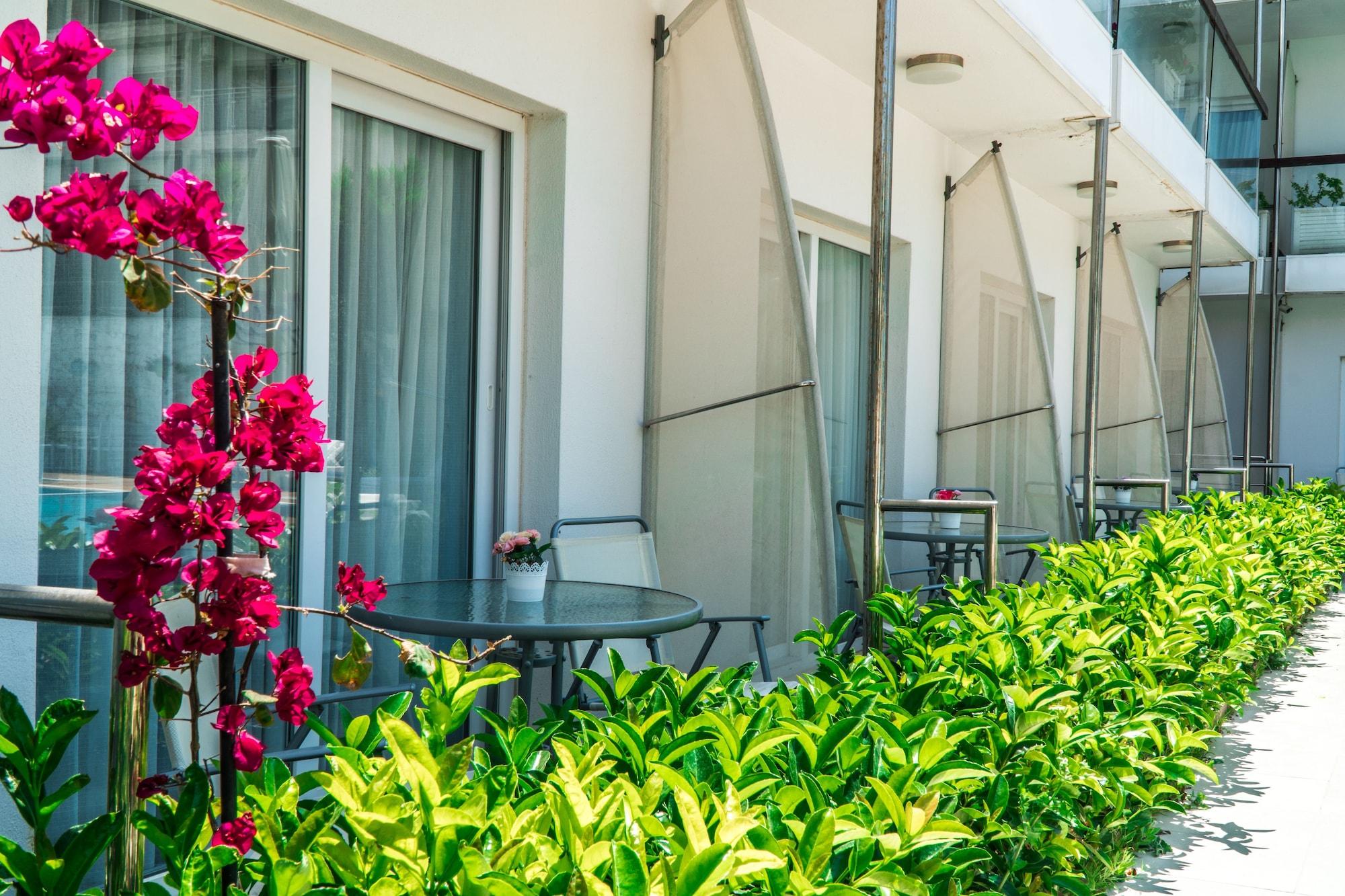 Otel Yeni Çeşme Exterior foto