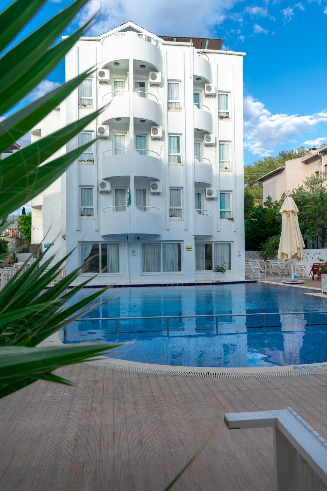 Otel Yeni Çeşme Exterior foto